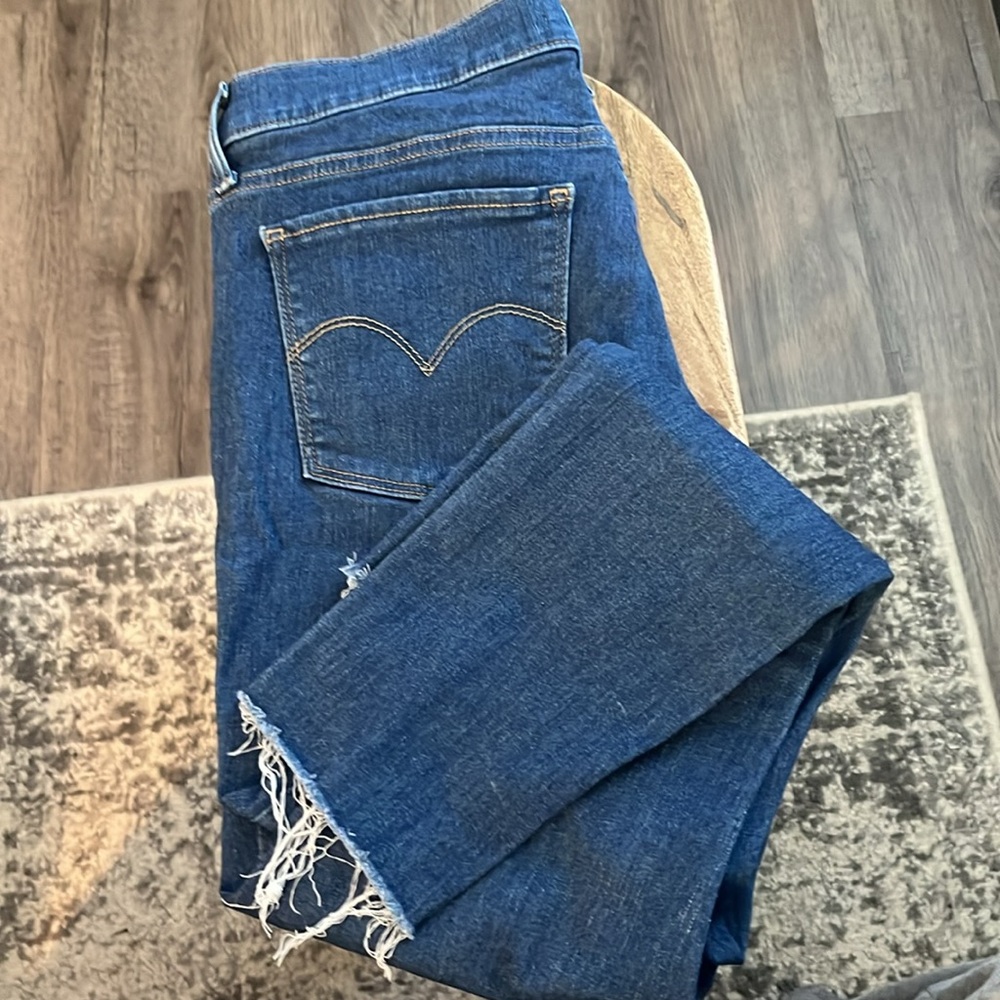 Almost brand new destroyed skinny Levi jeans!
